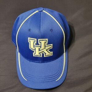 ONE SIZE FITS ALL. UNIVERSITY OF KENTUCKY HAT.